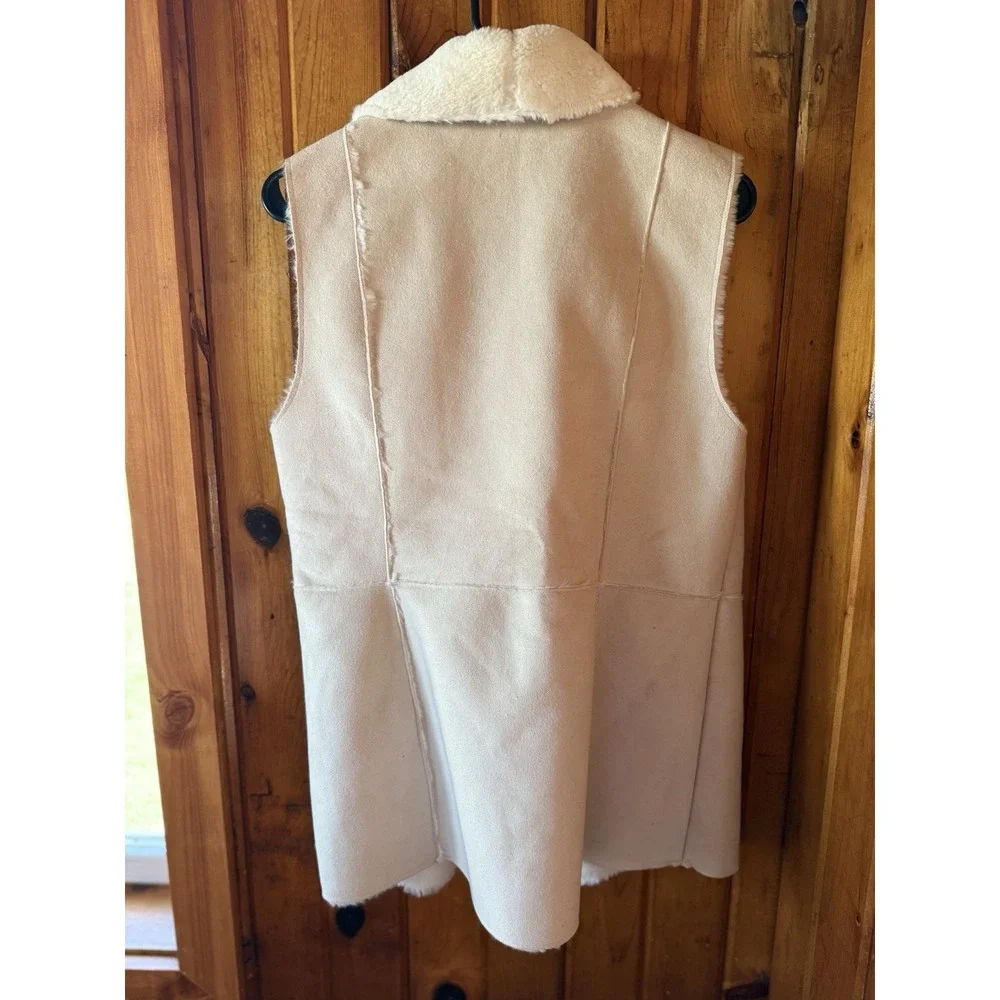 CHICOS Cream Faux Lined  Chic Vest Suede Like Open Front Layering woman's size 1